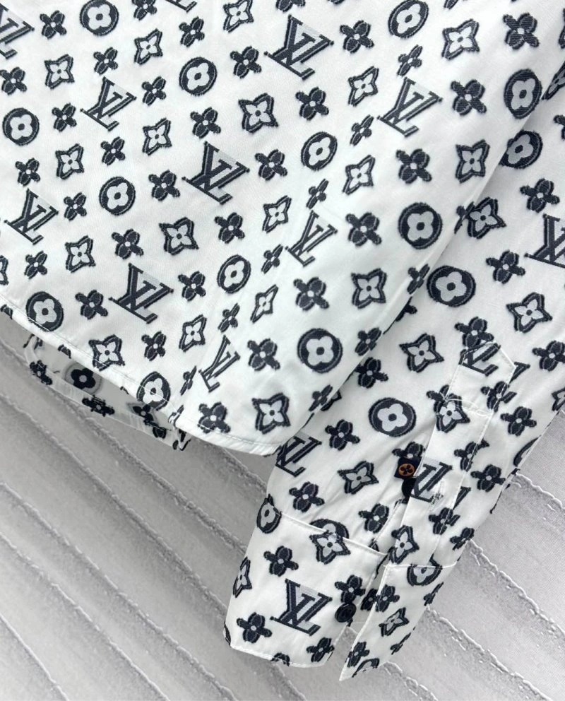 Functional Louis Vuitton Shirts 130679