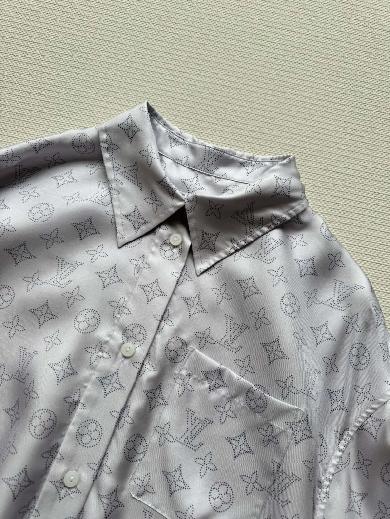 Sporty Louis Vuitton Shirts 131364