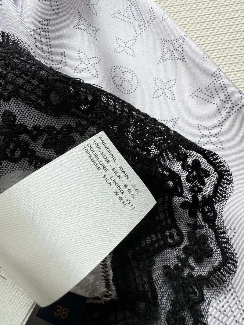 Sporty Louis Vuitton Shirts 131364