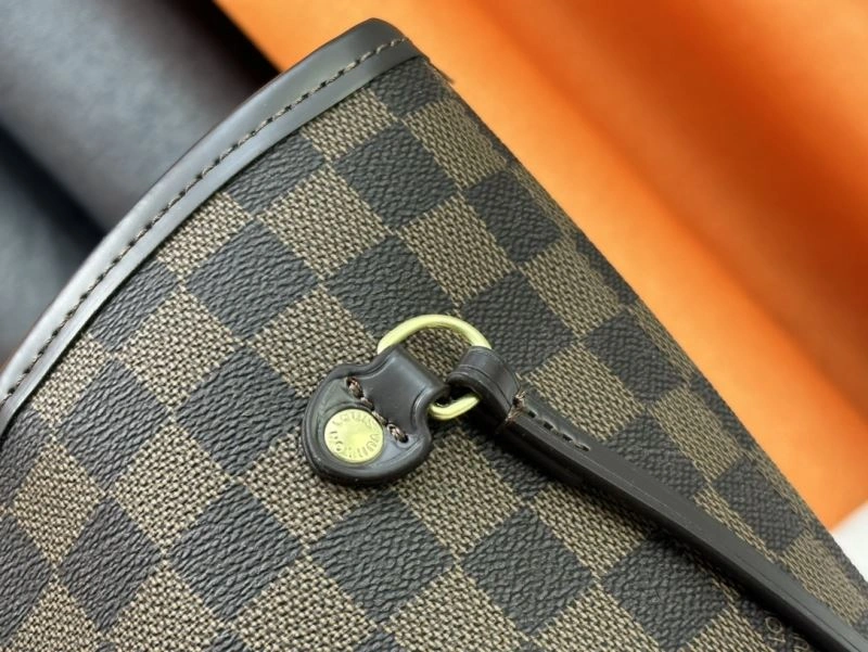 Chic Louis Vuitton Shopping Bags 80394