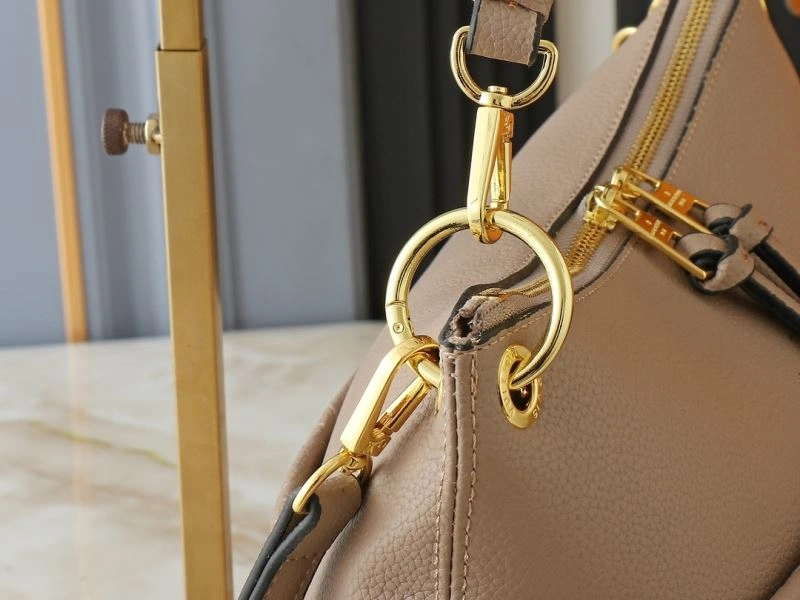 Louis Vuitton Shopping Bags Attractive 80399