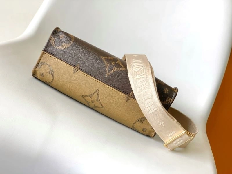 Unisex Louis Vuitton Shopping Bags 94225