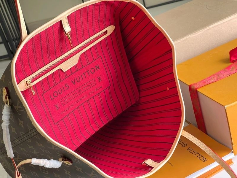 Breathable Louis Vuitton Shopping Bags 93994