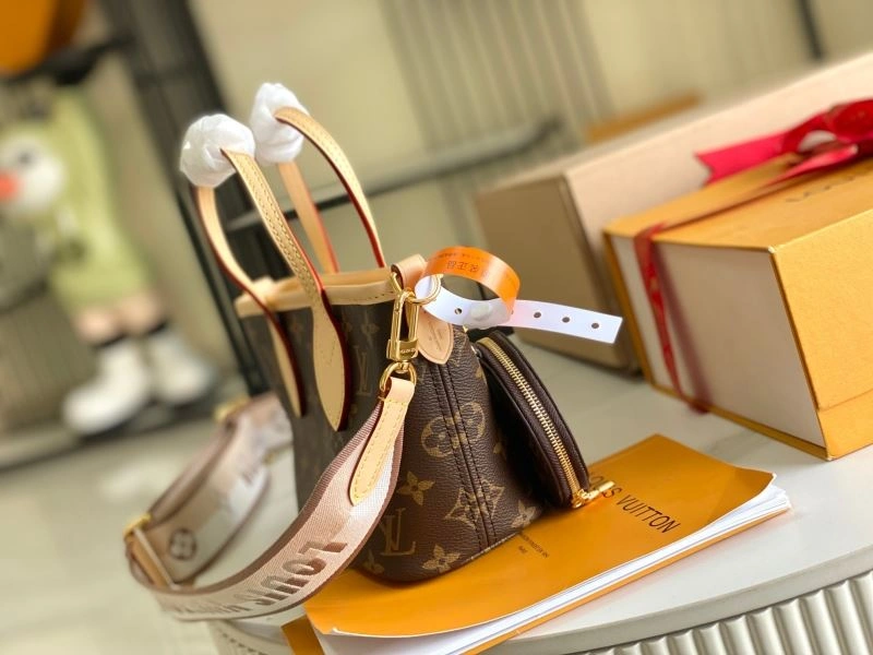 Snug Louis Vuitton Shopping Bags 93923