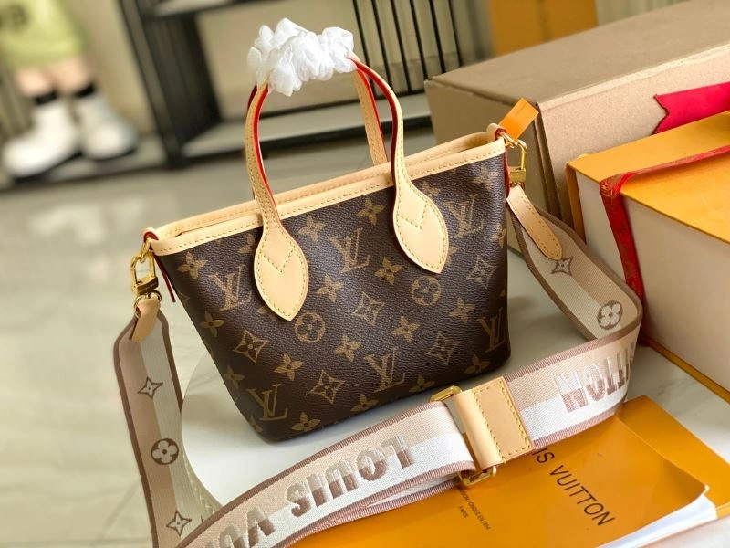 Snug Louis Vuitton Shopping Bags 93923