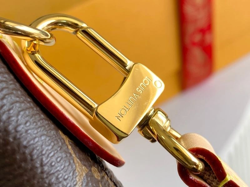 Snug Louis Vuitton Shopping Bags 93923