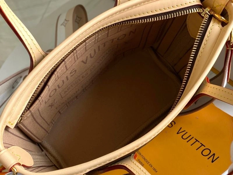 Snug Louis Vuitton Shopping Bags 93923