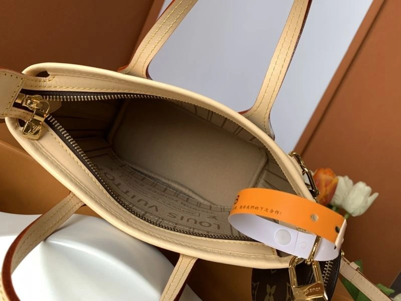 Soft Louis Vuitton Shopping Bags 93735