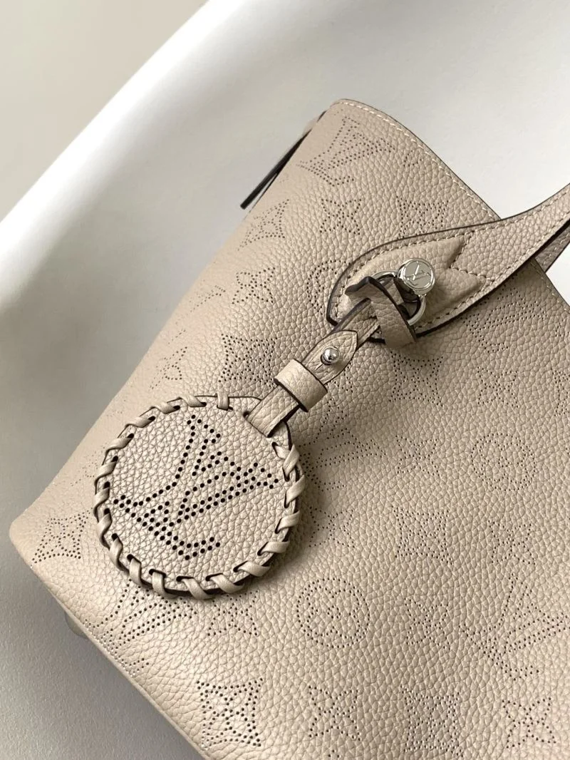 Resilient Louis Vuitton Shopping Bags 43278