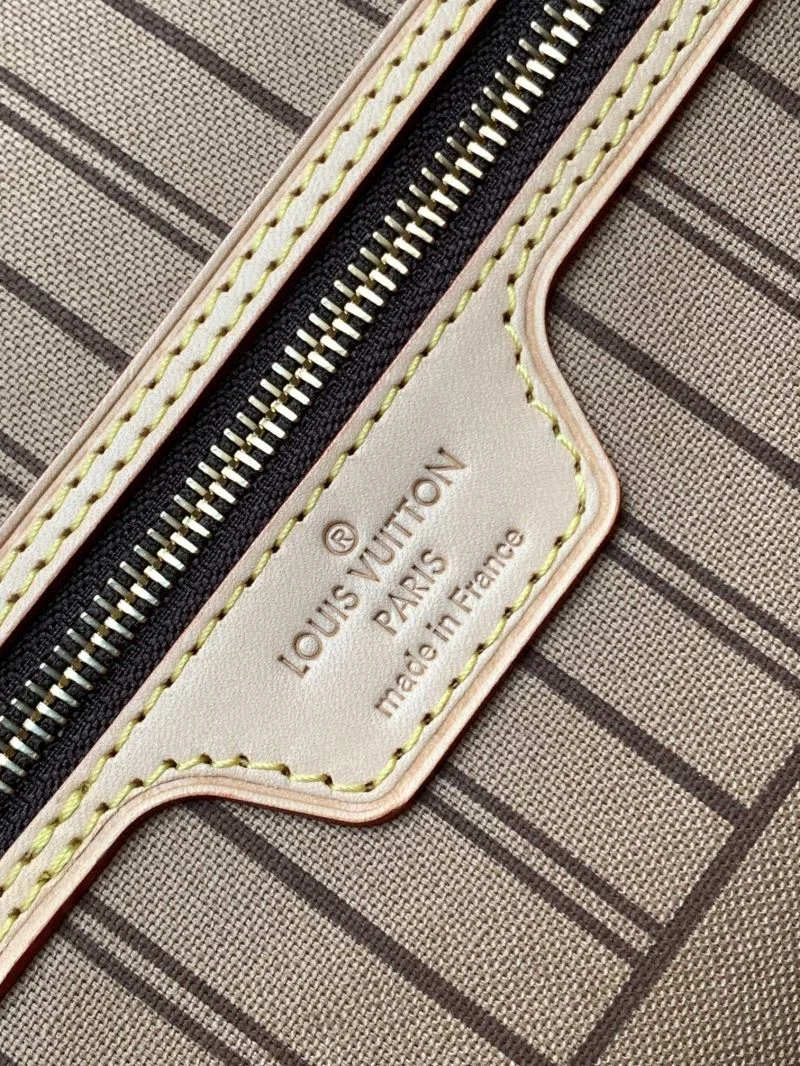 Breathable Louis Vuitton Shopping Bags 43285