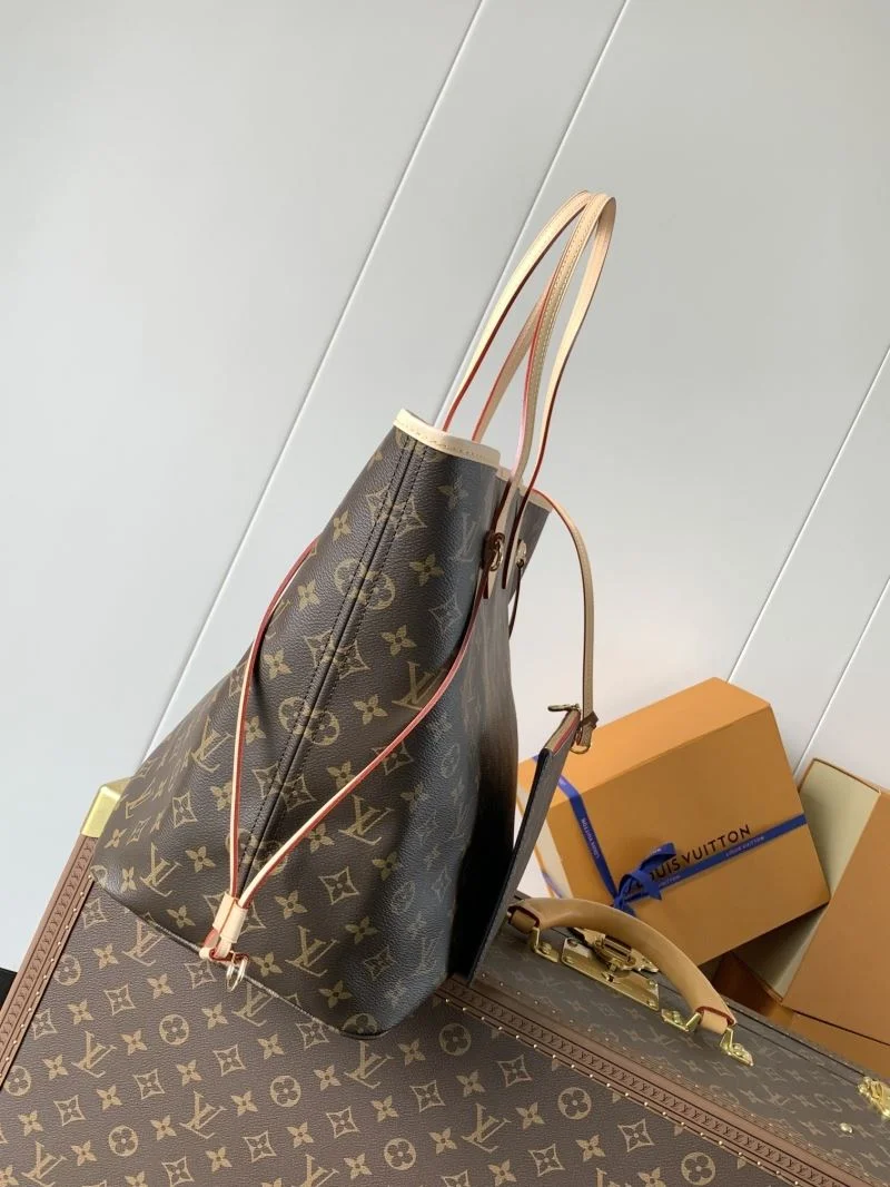 Chic Louis Vuitton Shopping Bags 43264