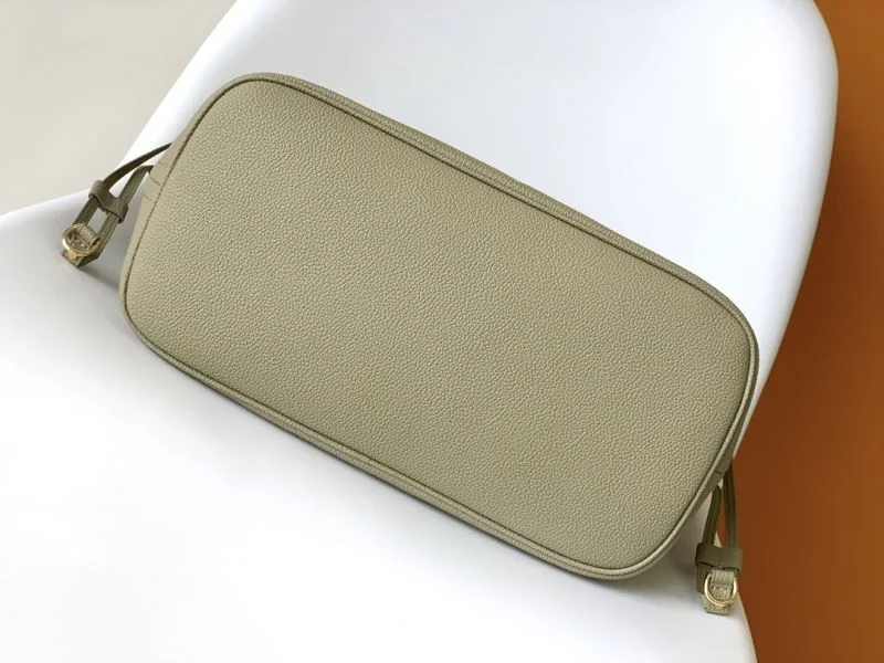 Compact Louis Vuitton Shopping Bags 42560