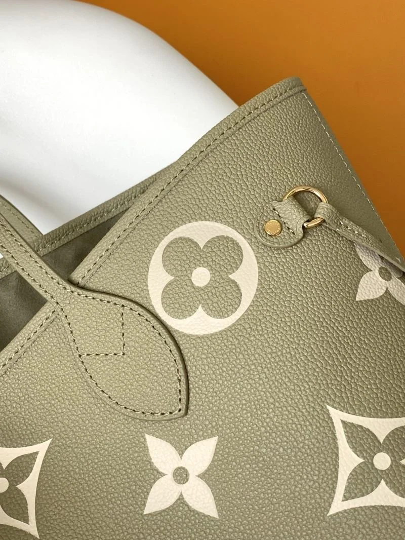 Compact Louis Vuitton Shopping Bags 42560