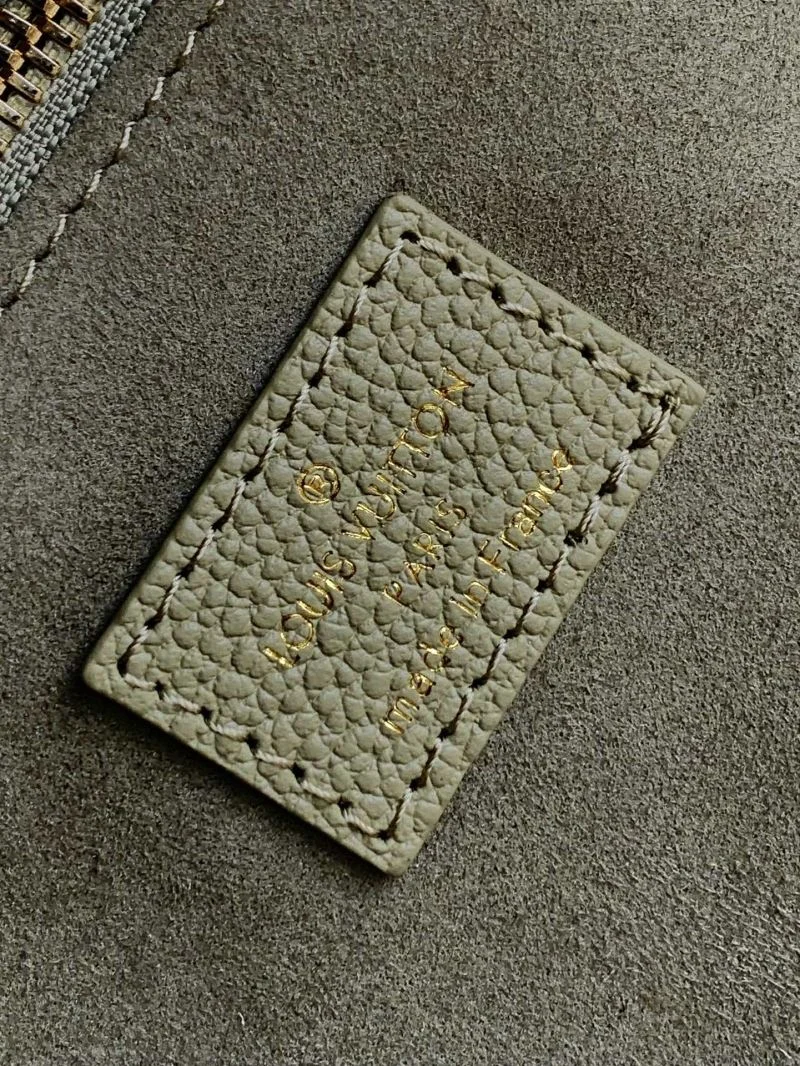 Compact Louis Vuitton Shopping Bags 42560