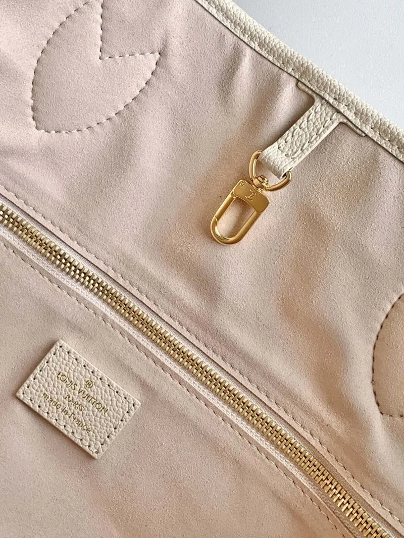 WellDesigned Louis Vuitton Shopping Bags 42563