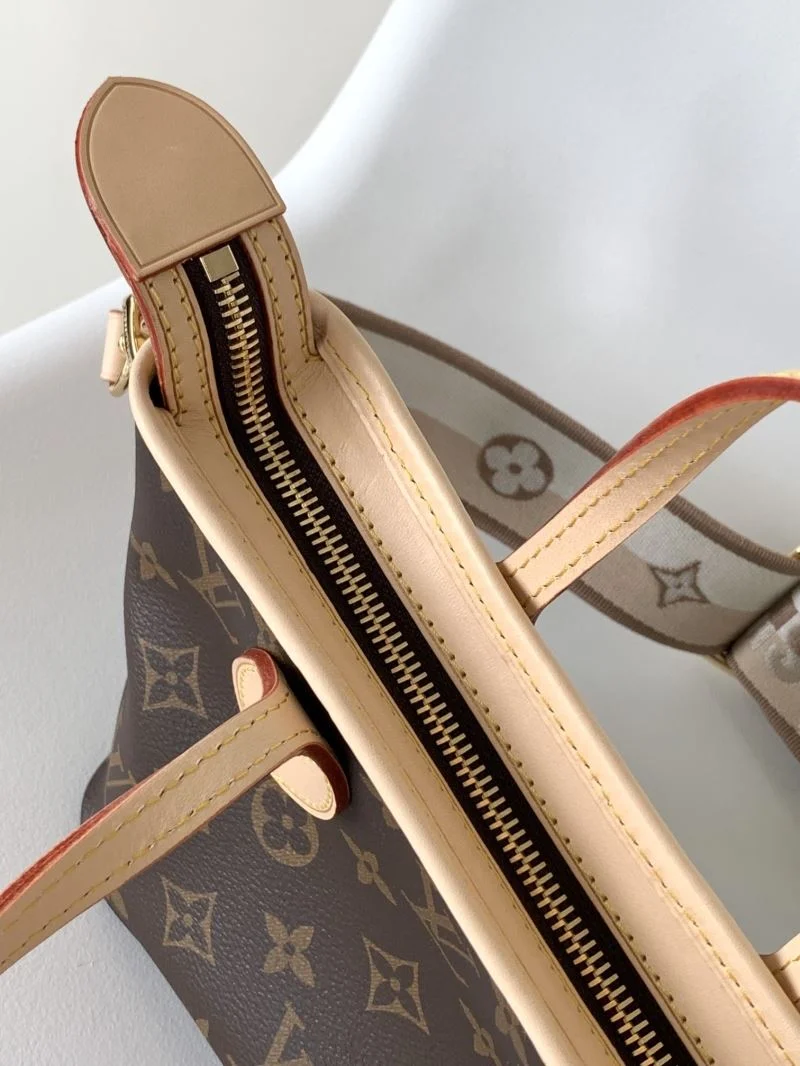 Soft Louis Vuitton Shopping Bags 42578
