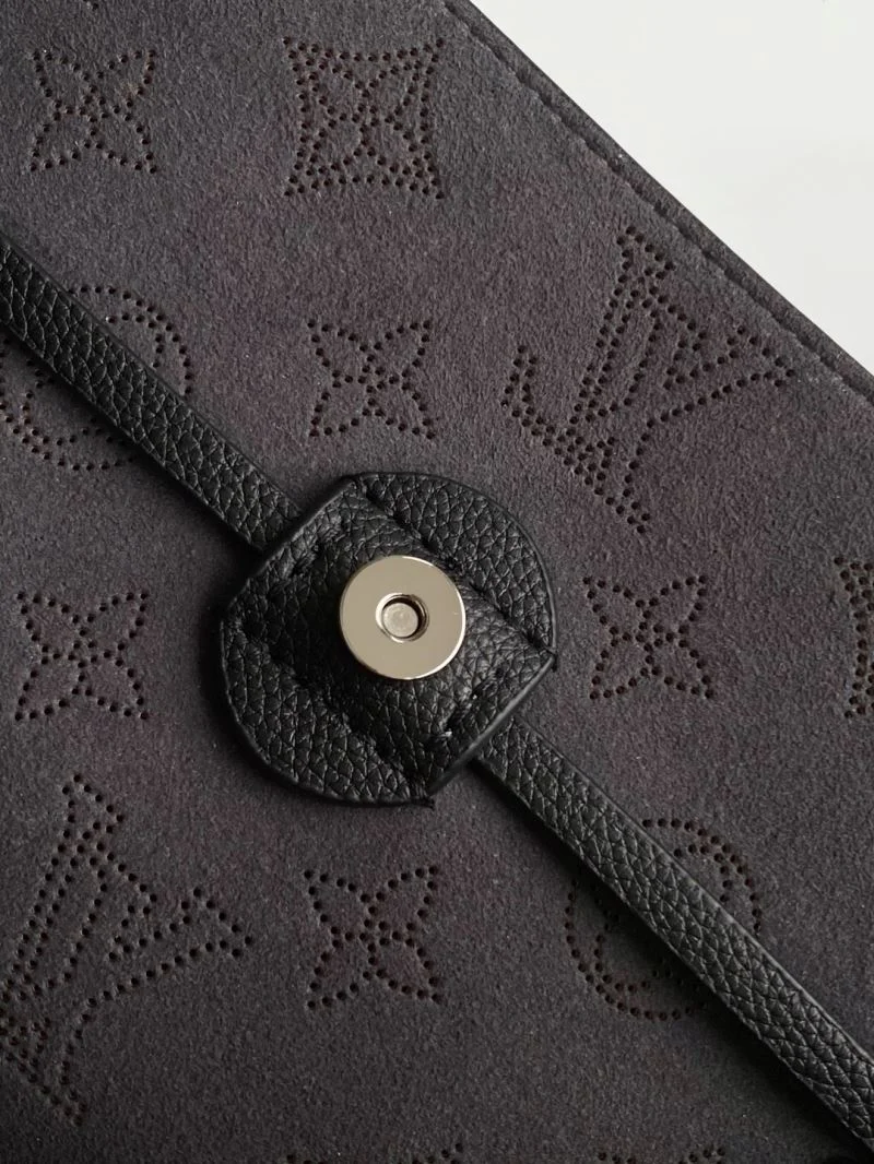 Breathable Louis Vuitton Shopping Bags 42476