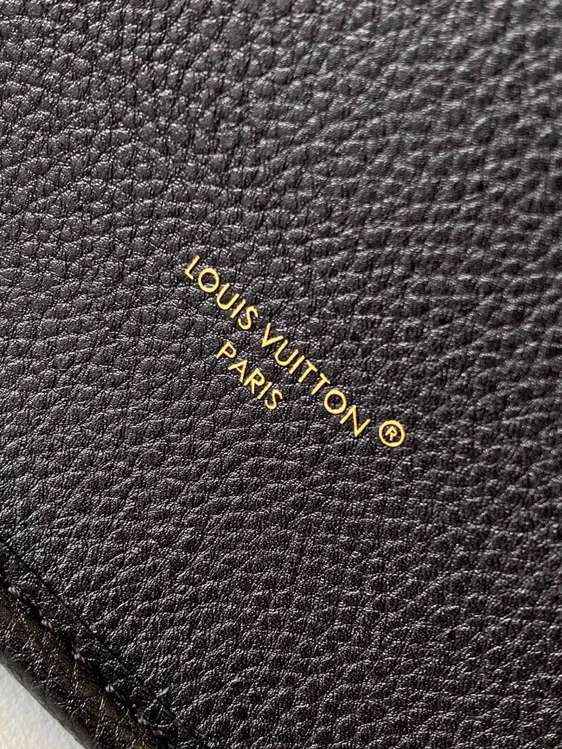 Breathable Louis Vuitton Shopping Bags 42468