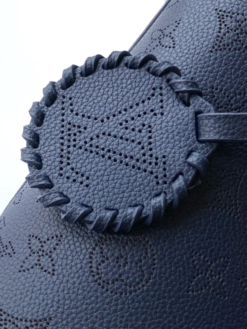 Louis Vuitton Shopping Bags Sleek 42445