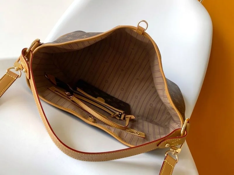 Louis Vuitton Shopping Bags SportInspired 42432