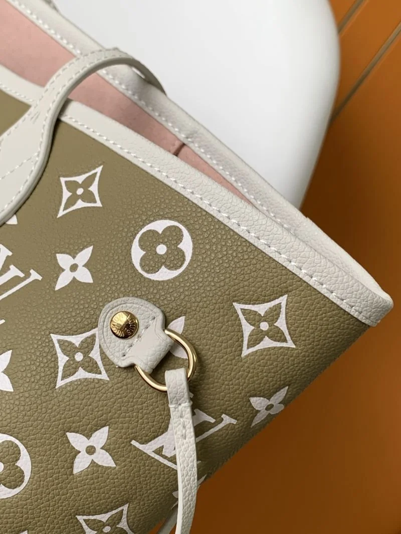 EyeCatching Louis Vuitton Shopping Bags 42455