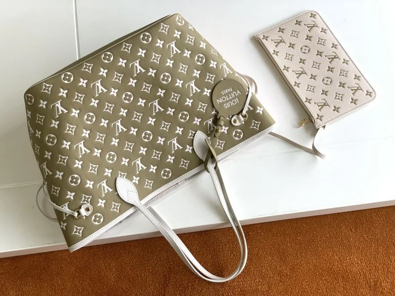 EyeCatching Louis Vuitton Shopping Bags 42455
