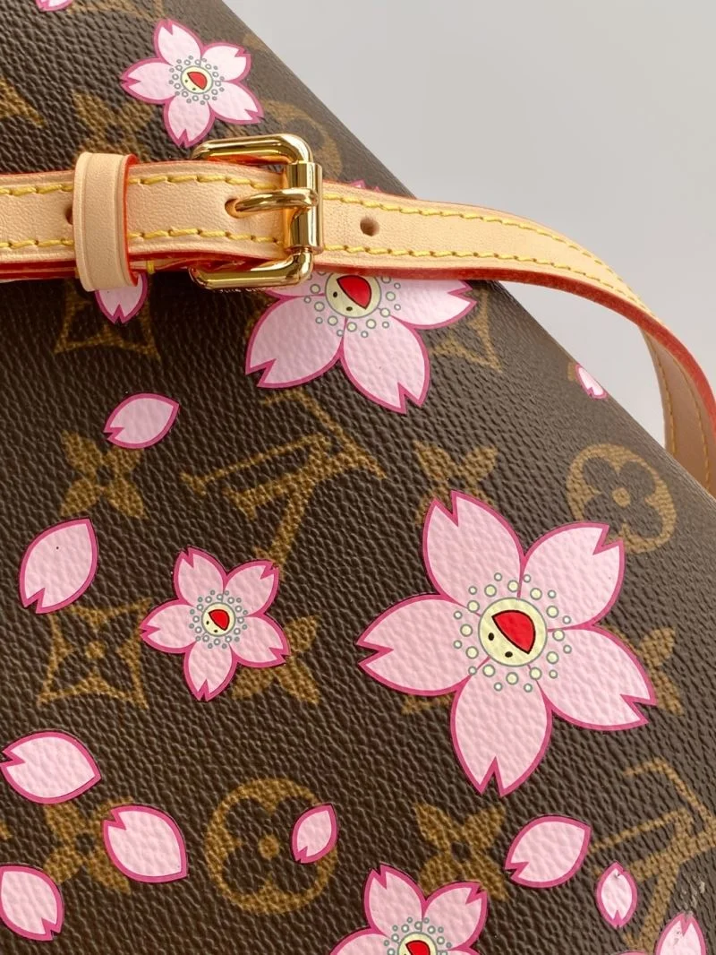 Bright Louis Vuitton Shopping Bags 42448