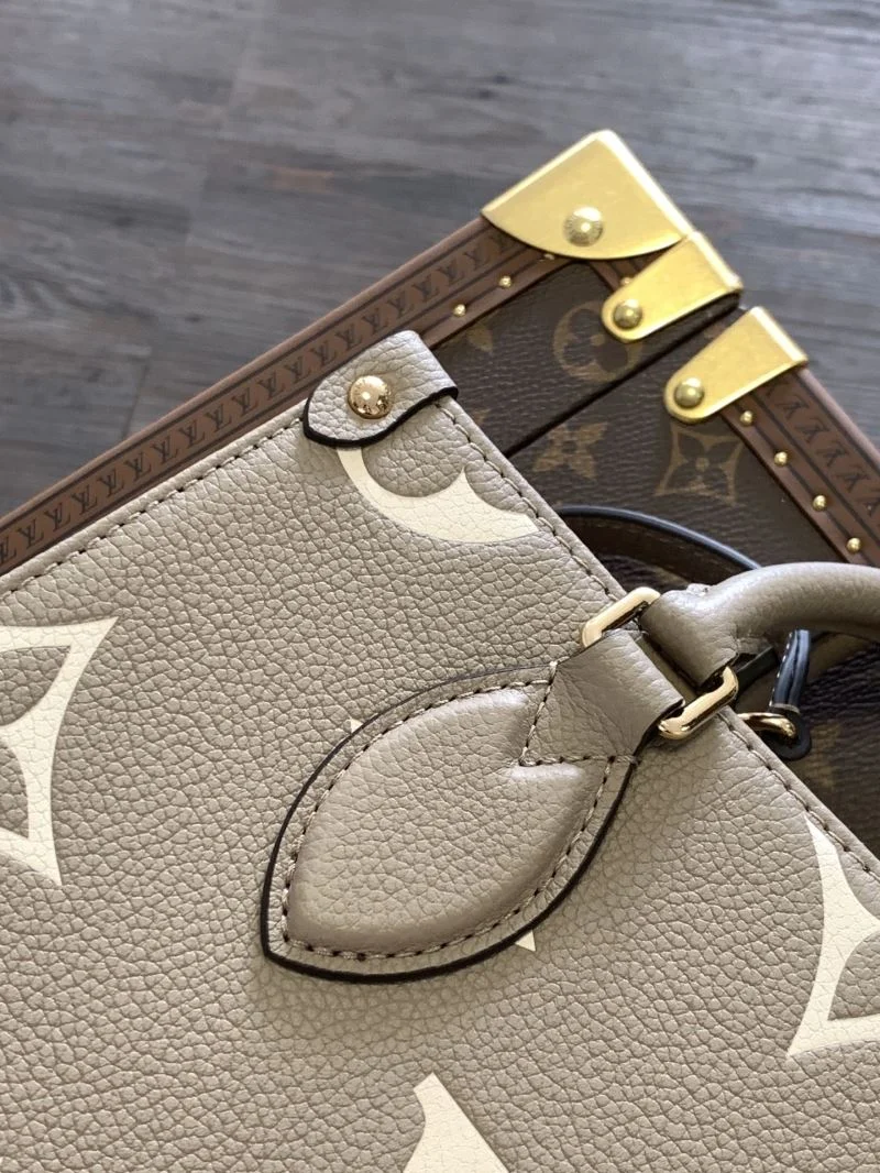 EyeCatching Louis Vuitton Shopping Bags 42426