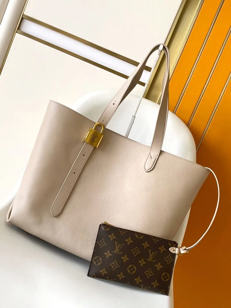 Bright Louis Vuitton Shopping Bags 41921
