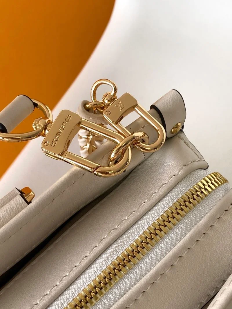 Flexible Louis Vuitton Shopping Bags 41885