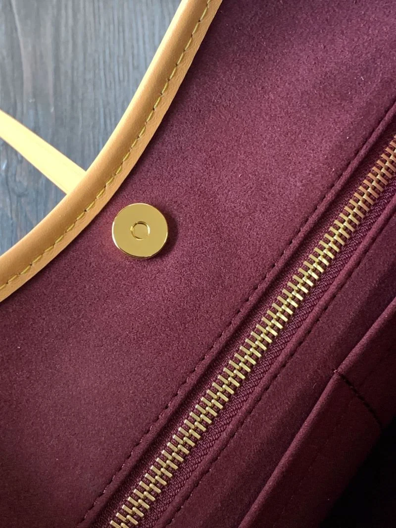 Breathable Louis Vuitton Shopping Bags 41886