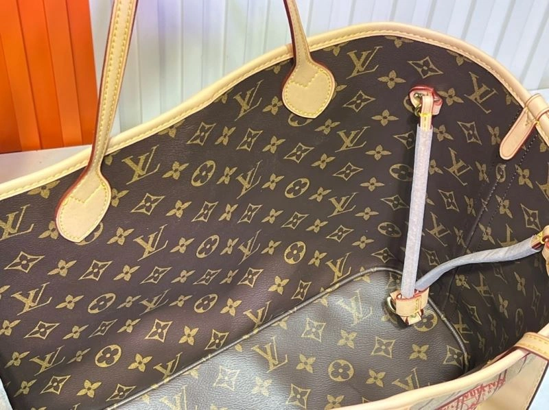 Bright Louis Vuitton Shopping Bags 80148