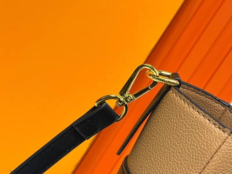EyeCatching Louis Vuitton Shopping Bags 80141