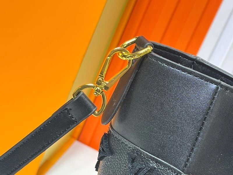 Flexible Louis Vuitton Shopping Bags 80132