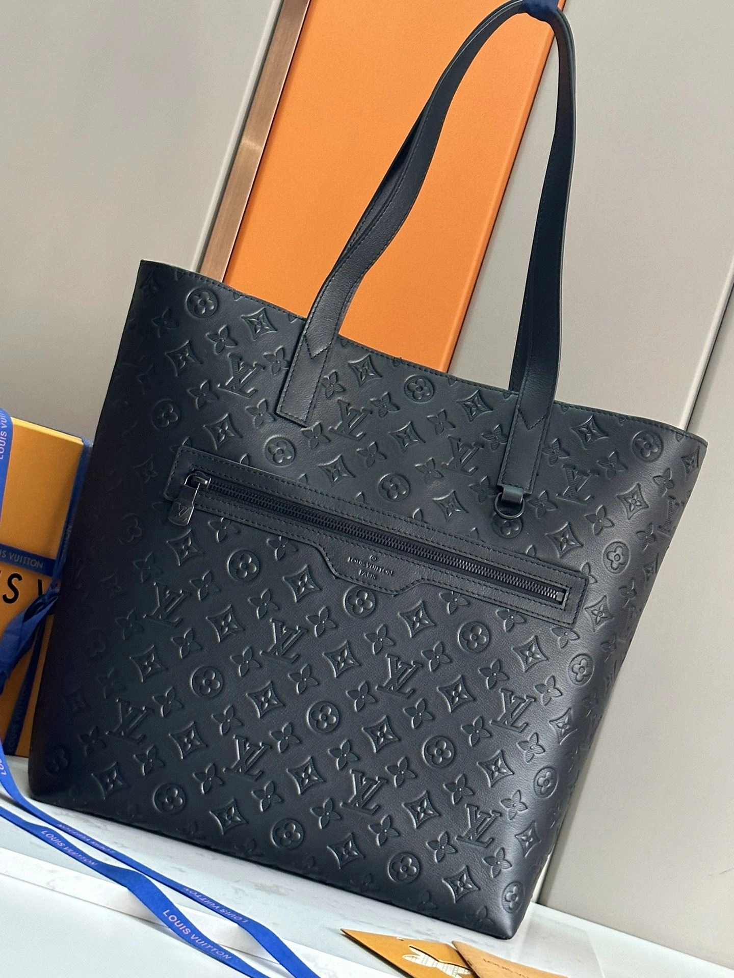 WeatherProof Louis Vuitton Shopping Bags 91807