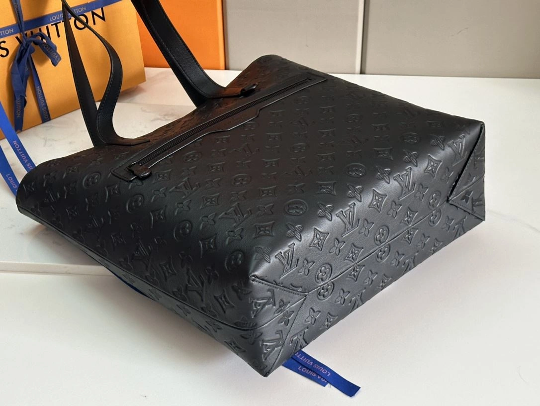 WeatherProof Louis Vuitton Shopping Bags 91807