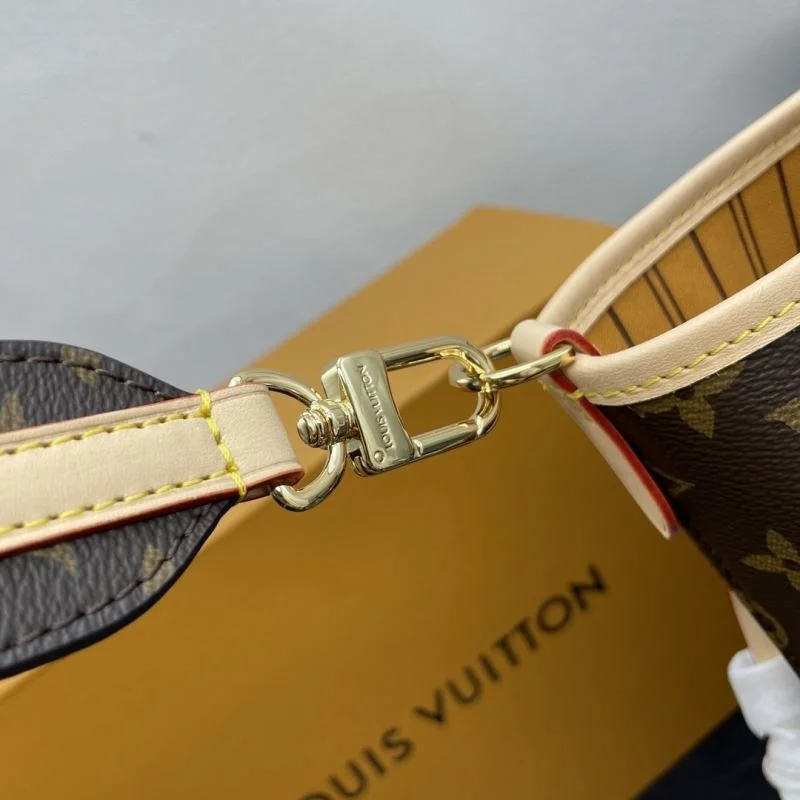 EyeCatching Louis Vuitton Shopping Bags 41705
