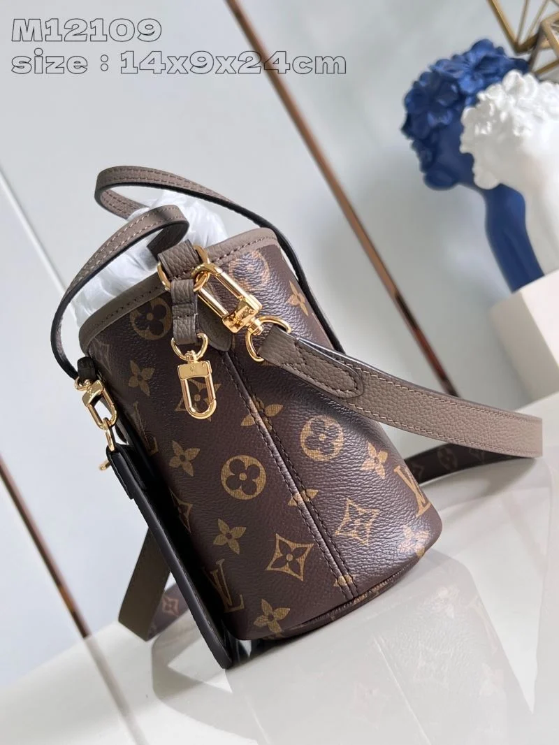 Sporty Louis Vuitton Shopping Bags 41179