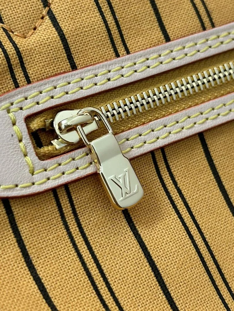 Cozy Louis Vuitton Shopping Bags 41125