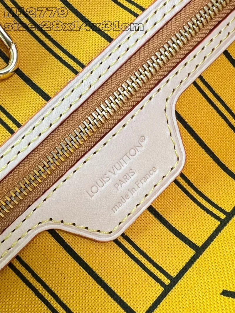 WeatherProof Louis Vuitton Shopping Bags 41116