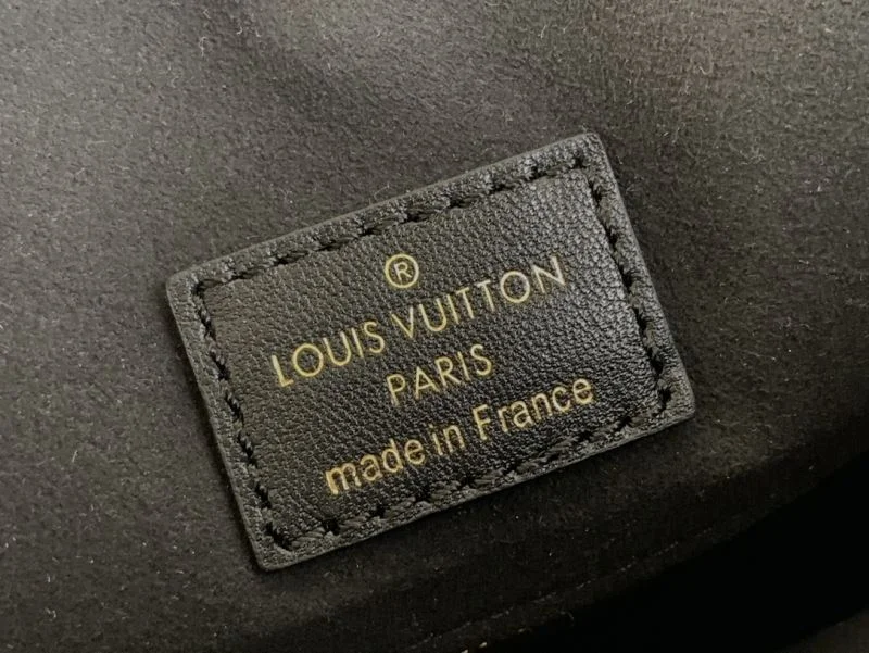 EyeCatching Louis Vuitton Shopping Bags 41107