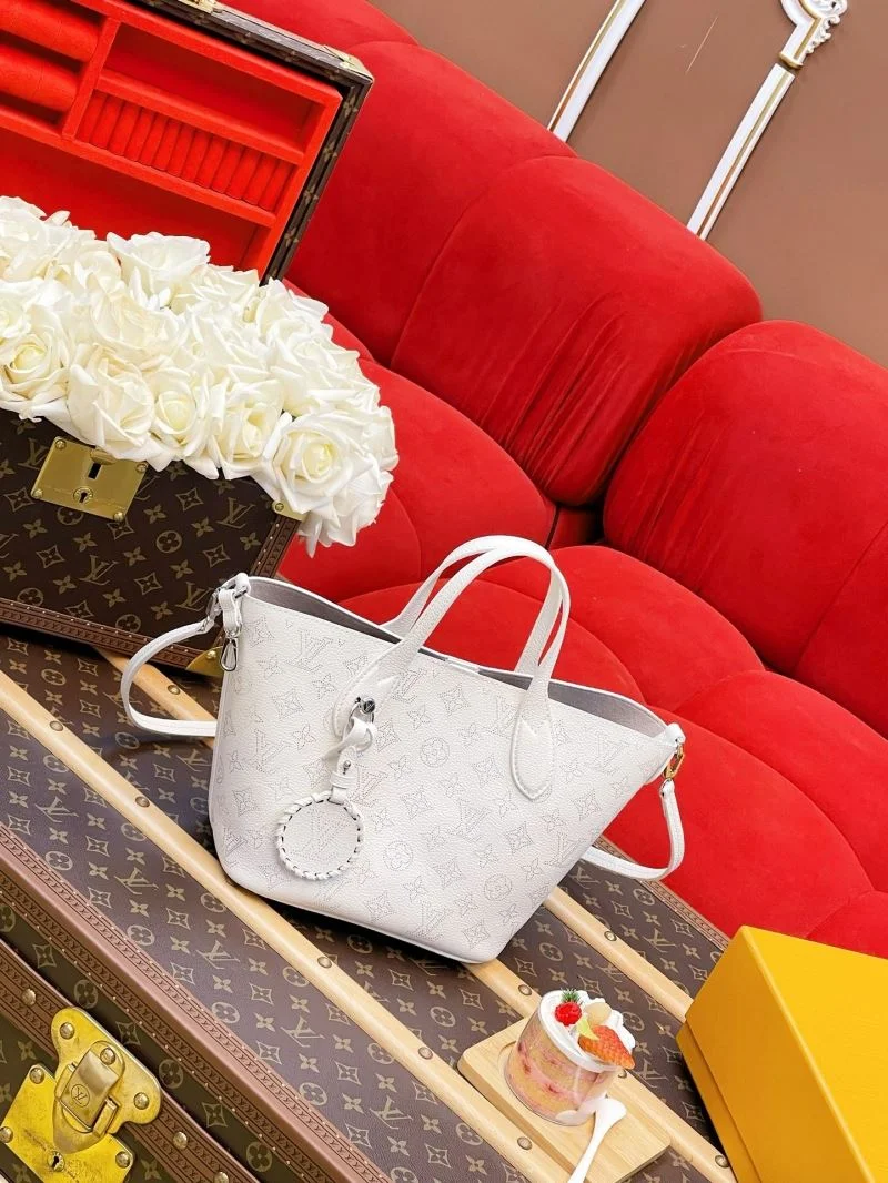 Stylish Louis Vuitton Shopping Bags 40457