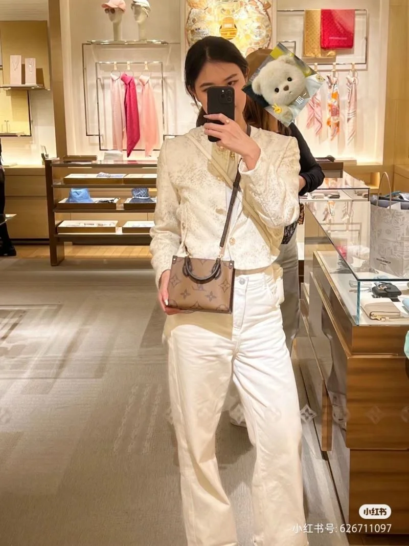 OdorResistant Louis Vuitton Shopping Bags 49221