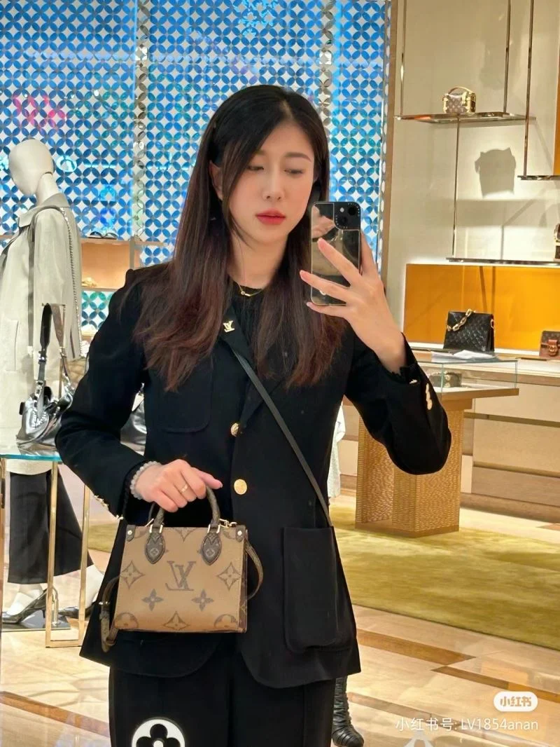 OdorResistant Louis Vuitton Shopping Bags 49221
