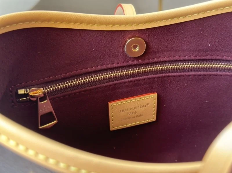 Sporty Louis Vuitton Shopping Bags 49177