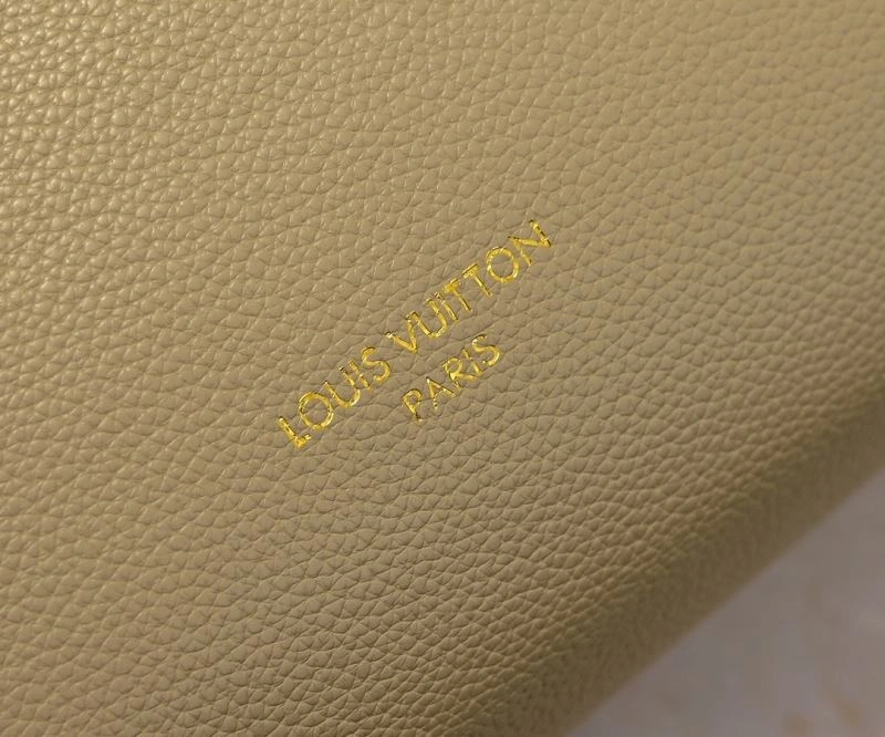 Louis Vuitton Shopping Bags Sleek 79522