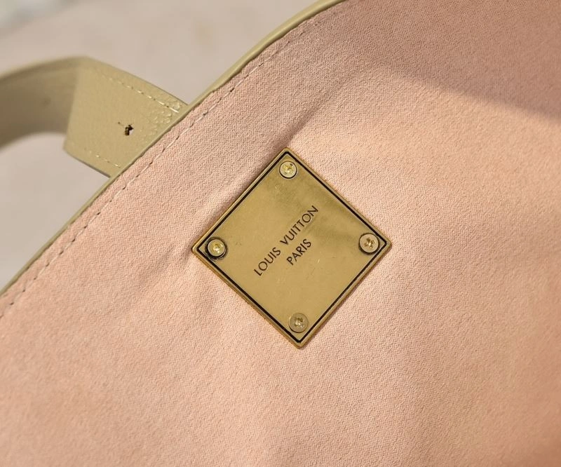 Louis Vuitton Shopping Bags Sleek 79522