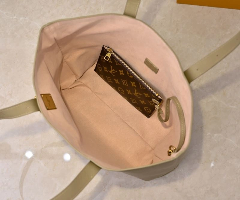 Louis Vuitton Shopping Bags Sleek 79522