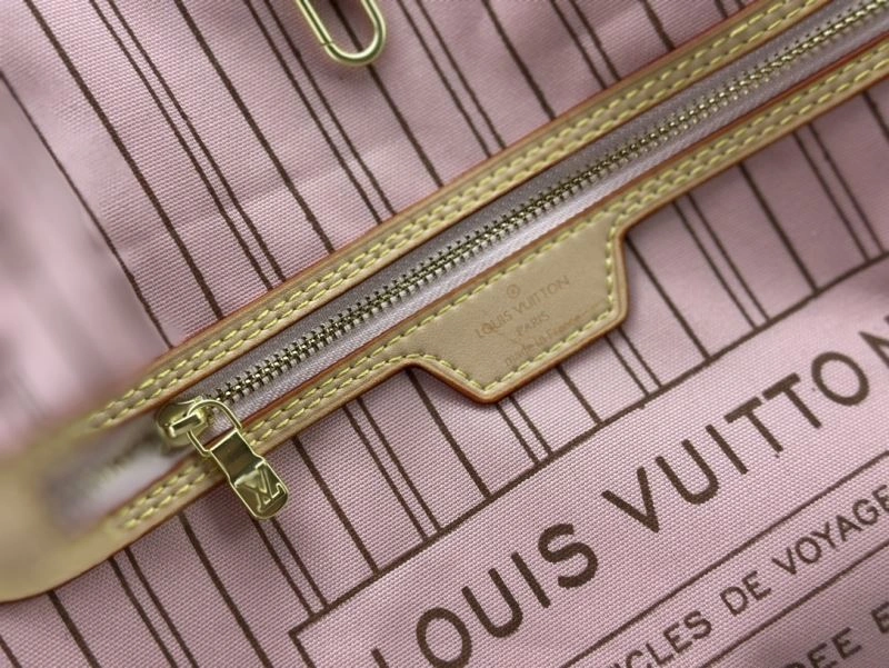 WeatherProof Louis Vuitton Shopping Bags 79456