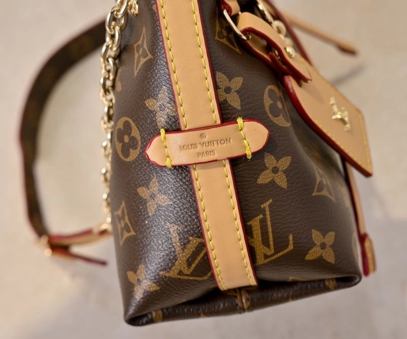 Breathable Louis Vuitton Shopping Bags 79428